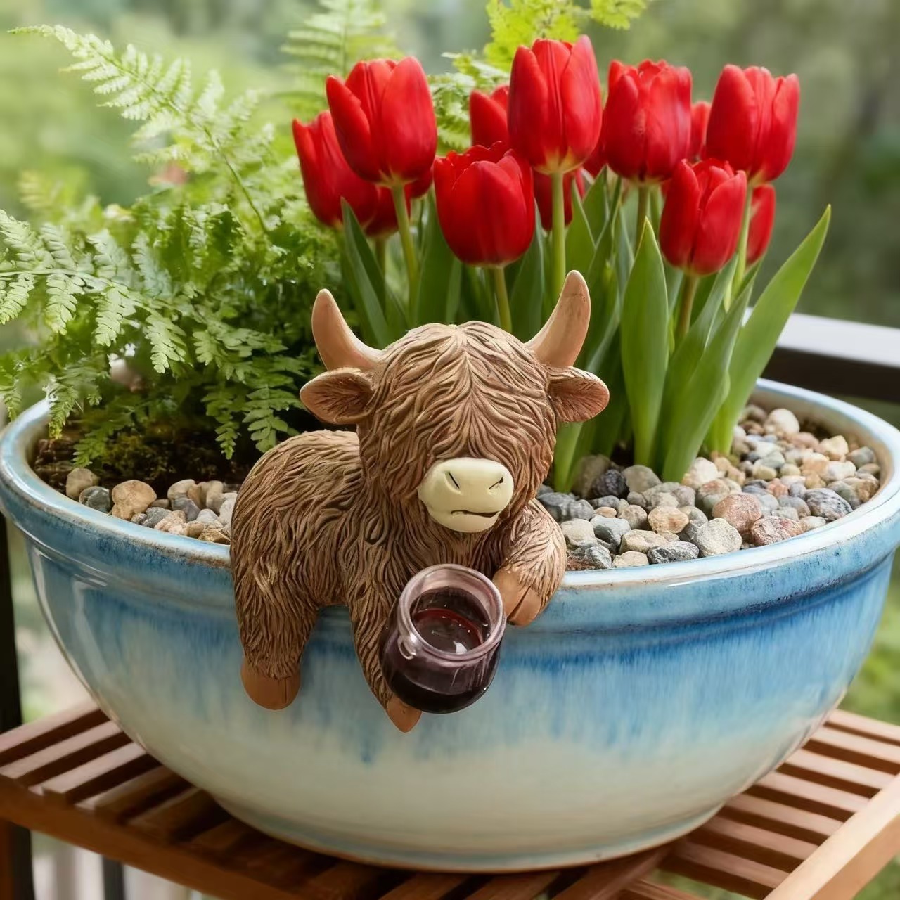 Wine Beer Garden - Divertida Figura de Vaca Highland Bebiendo
