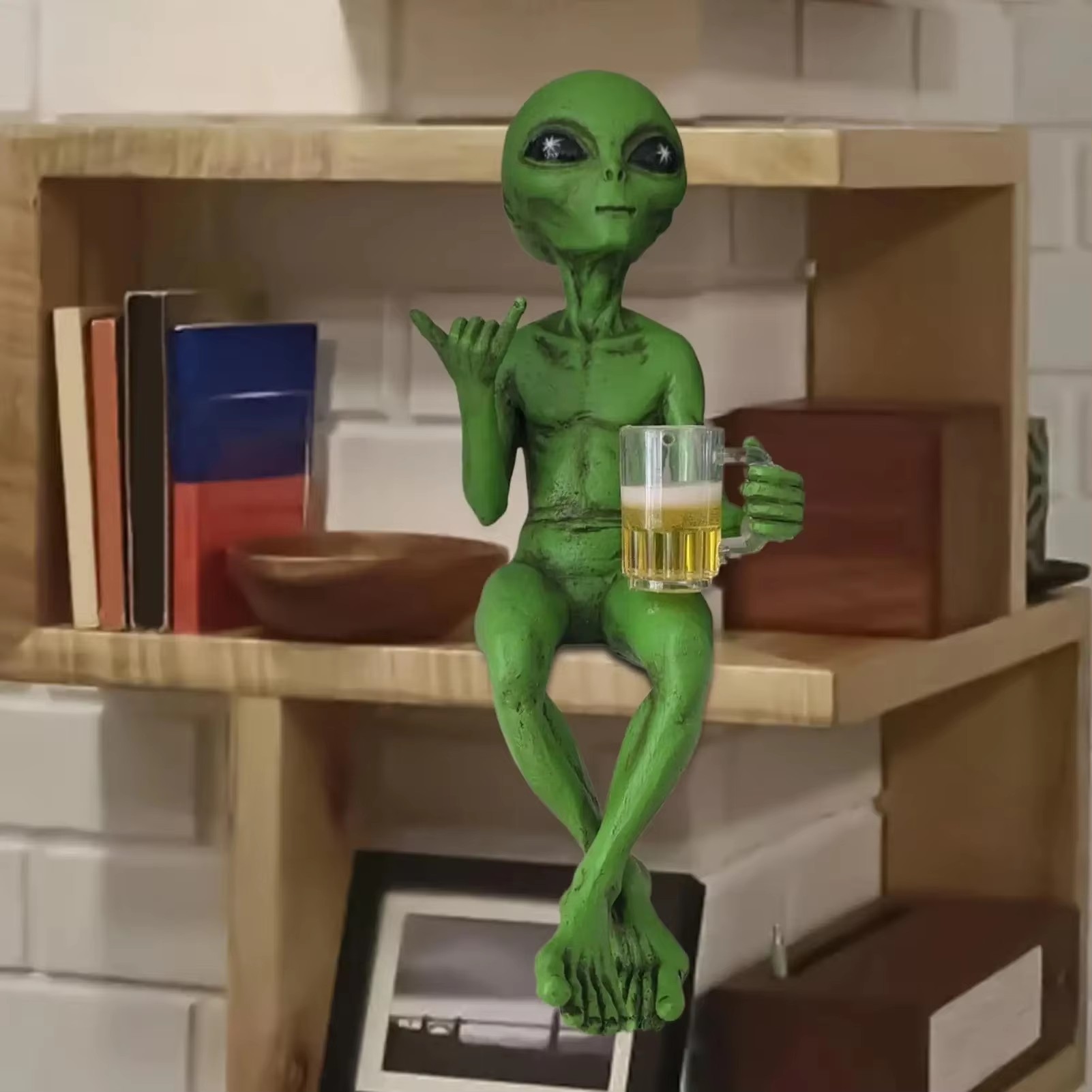 Divertida Estatua de Extraterr - Wine Beer Garden reseña y precio